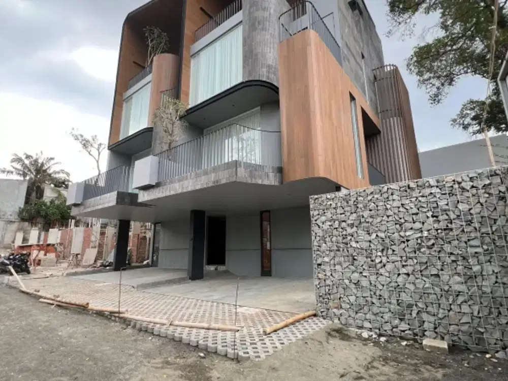 RUMAH MEWAH DI CLUSTER KEMANG HUIS DEKAT SCBD BEBAS BANJIR