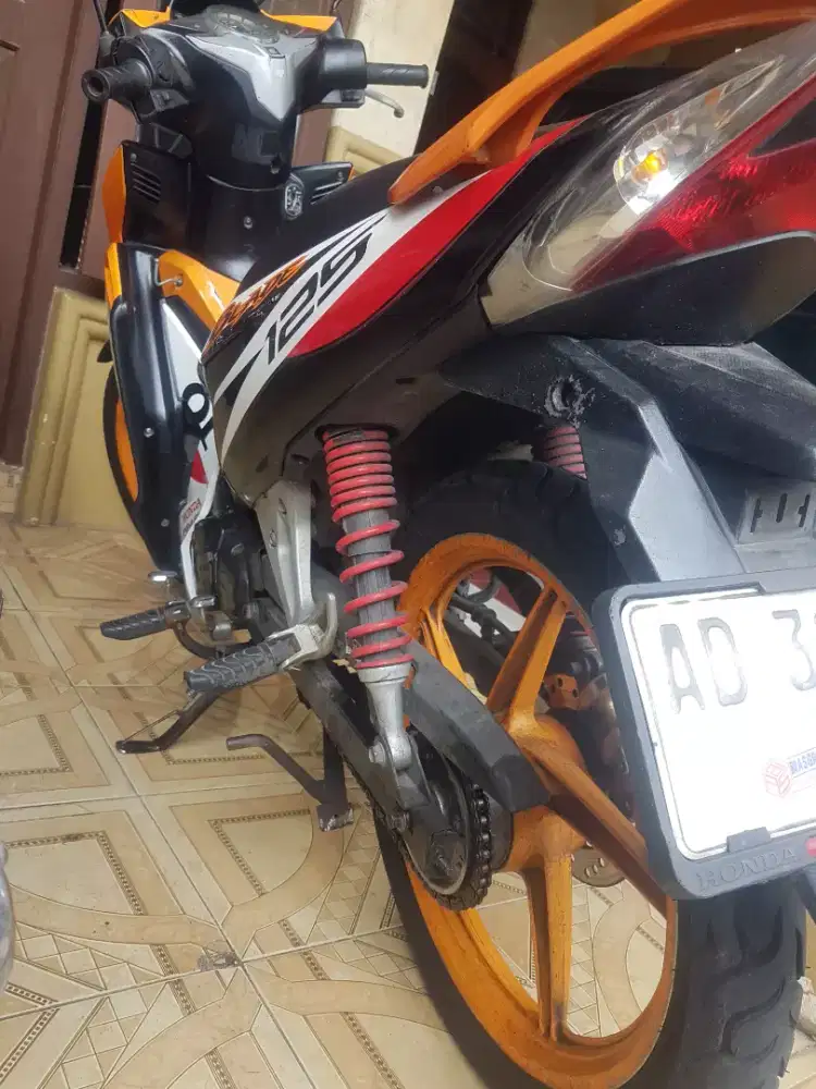 Repsol Honda blade 125cc pgmfi 2014 sudah injeksi