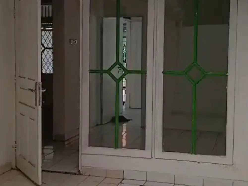Ffei. Rumah Disewakan di Resinda Karawang