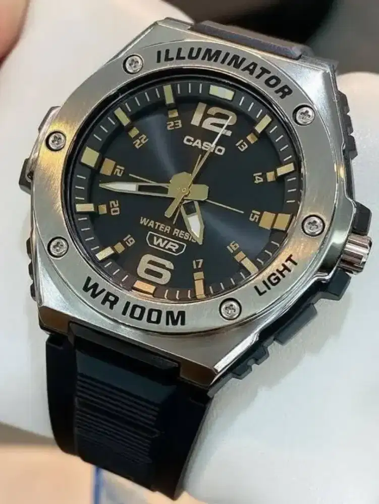 Casio MWA 100H like new