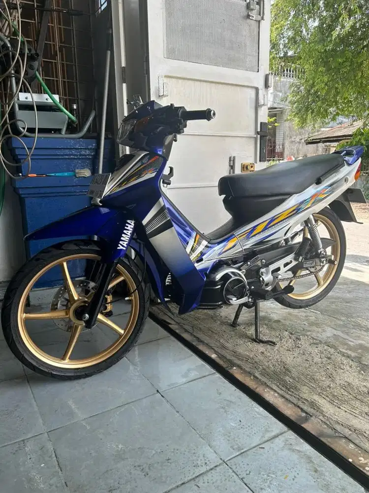 Fizr 2004 full clutch biru koleksi item, sudah restorasi