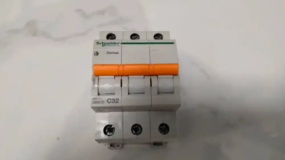 MCB 3 pass 36 A , 3 mcb 1pass 20 A Remote Ac daikin