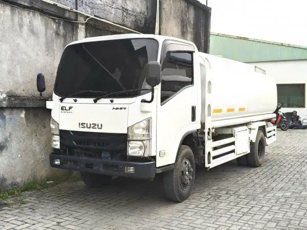 Truck Tanki isuzu elf NMR 8 2023