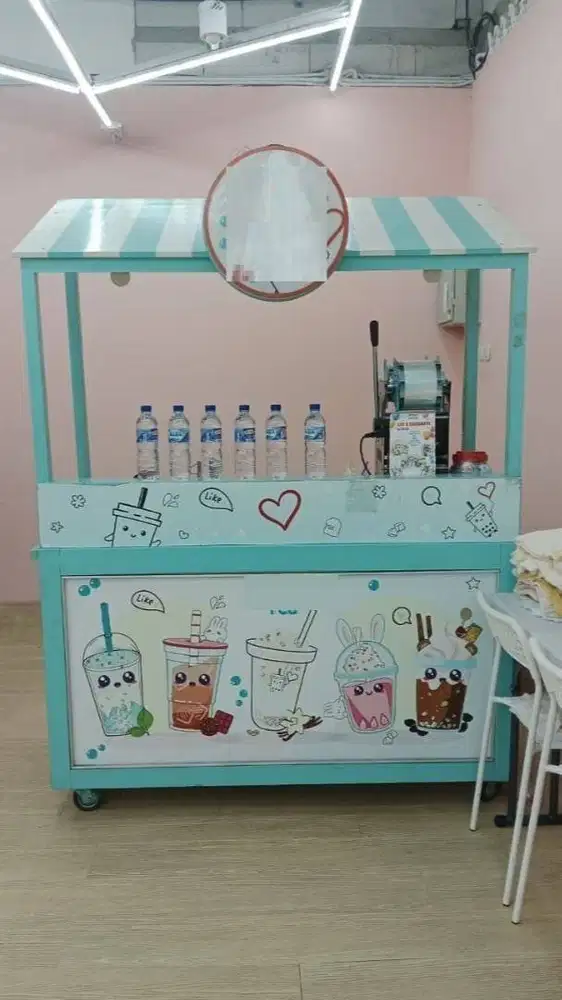 Booth Minuman Bekas
