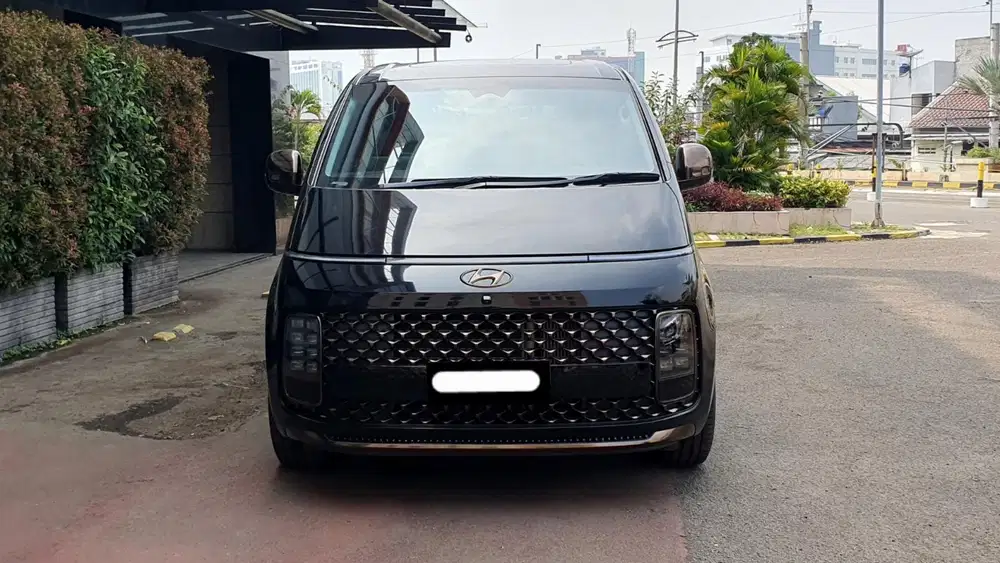 Km41rb hyundai staria signature 7 seater diesel 2022 hitam