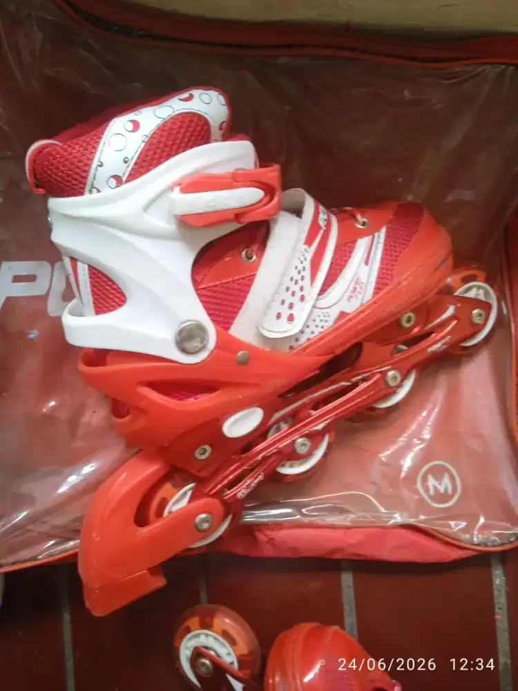 sepatu roda merek POWER RUN, size M. untuk anak anak