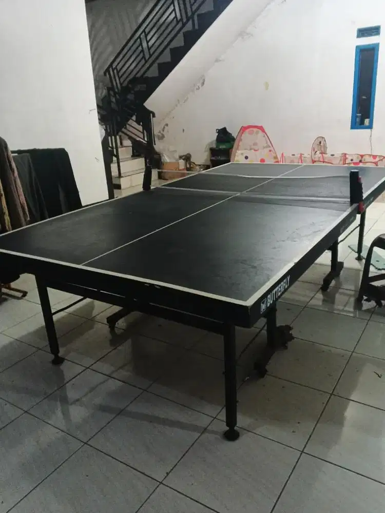 Meja tenis merek butterfly