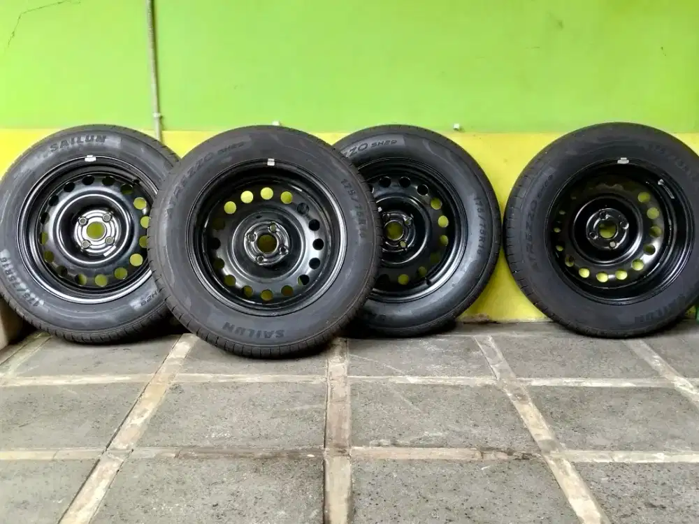 Dijual velg dan ban Vinfast F3