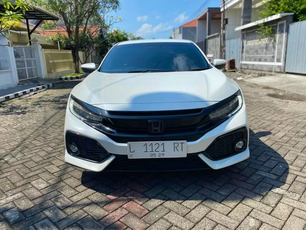 Honda Civic E hatchback Cvt 2018. PUTIH BEST SELLER