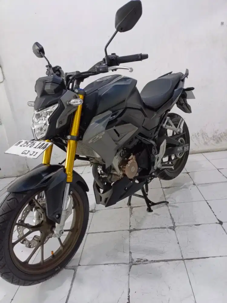 cb 150 r thn2023 hitam dop