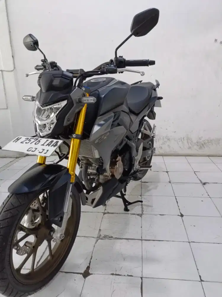 cb 150 R thn2023 hitam dop