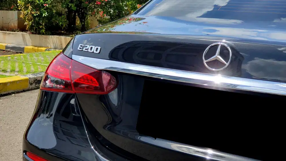 Km22rb mercedes benz mercy e200 avantgarde line 2022 hitam