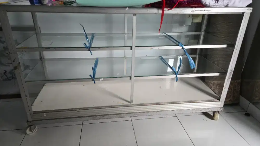 etalase toko / usaha