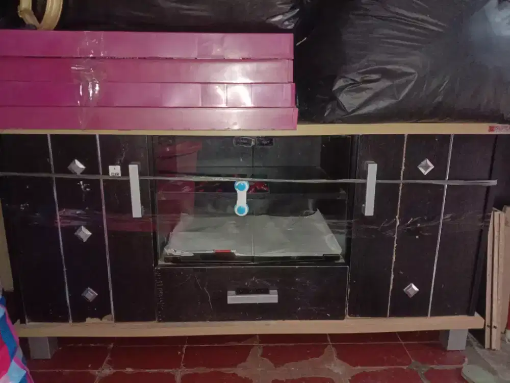 Meja TV minimalis