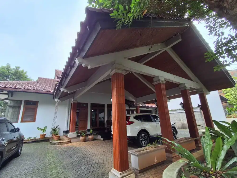 Dijual Rumah Siap Huni di lokasi yang sangat strategis di Dukuh Atas