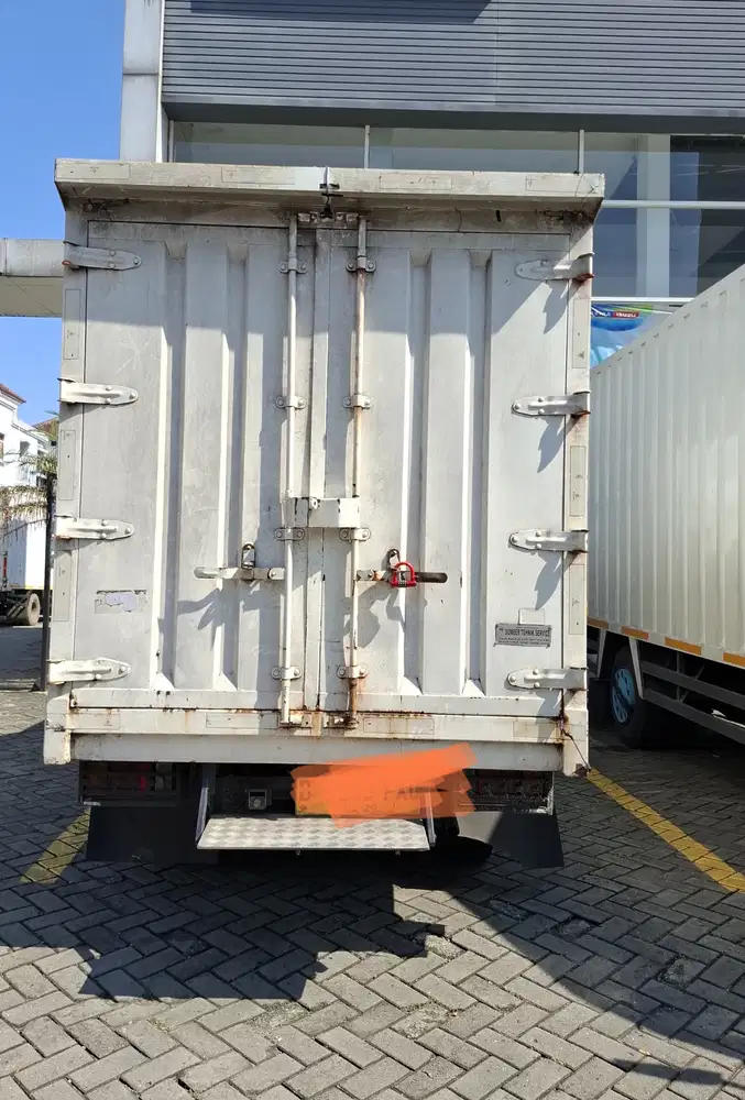 Isuzu Elf 2019 Truk mobil Freezer chiller