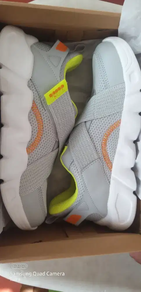 Sepatu anak Diadora Pero