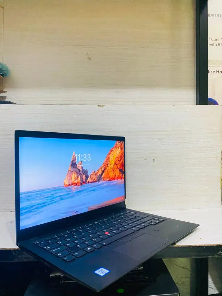 Laptop LENOVO Thinkpad X1 Carbon 6th i5 gen8-RAM 16GB-SSD 256GB-14inch