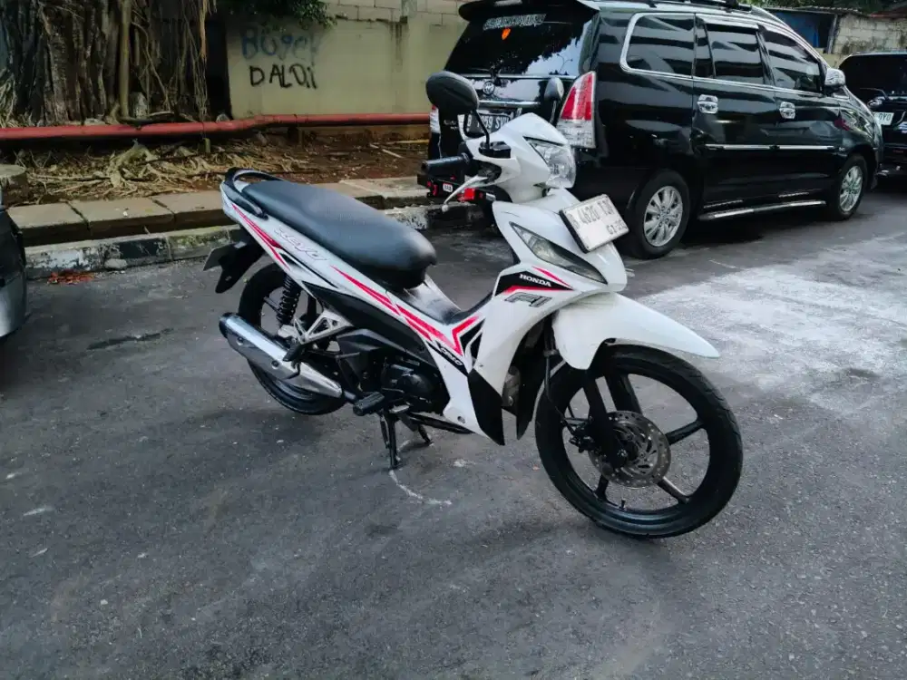 Honda Absolute Revo 110cc PGM-FI Tahun 2016