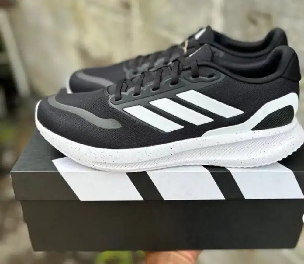Sepatu Adidas hitam run sizs 42 ori murah