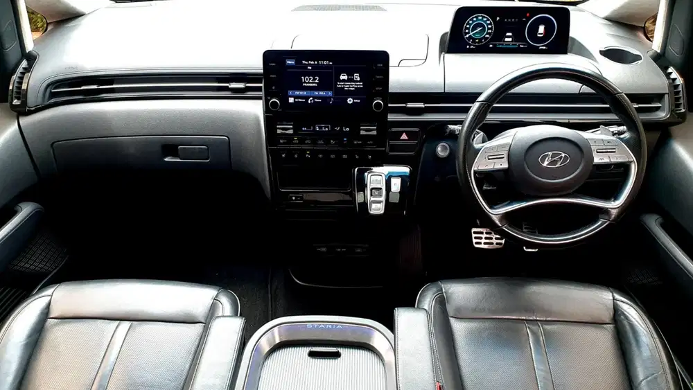Km24rb hyundai staria signature 7 seater 2021 hitam