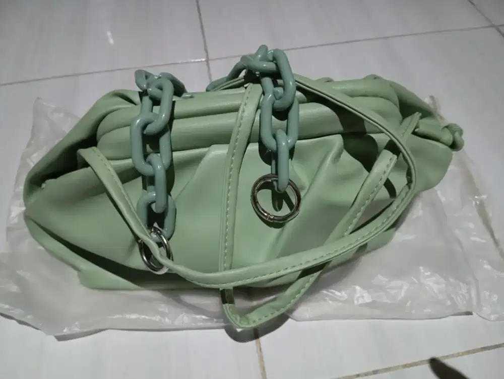 Sandal wanita dan tas Selempang