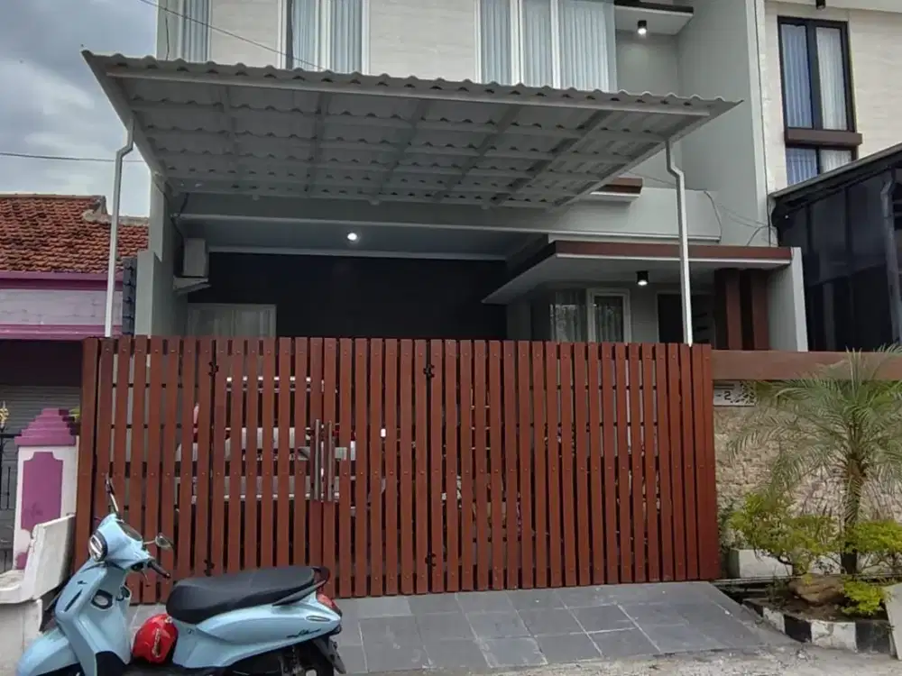 Rumah Mewah 2 Lantai Siap Huni Lokasi di Rungkut Asri Barat Surabaya