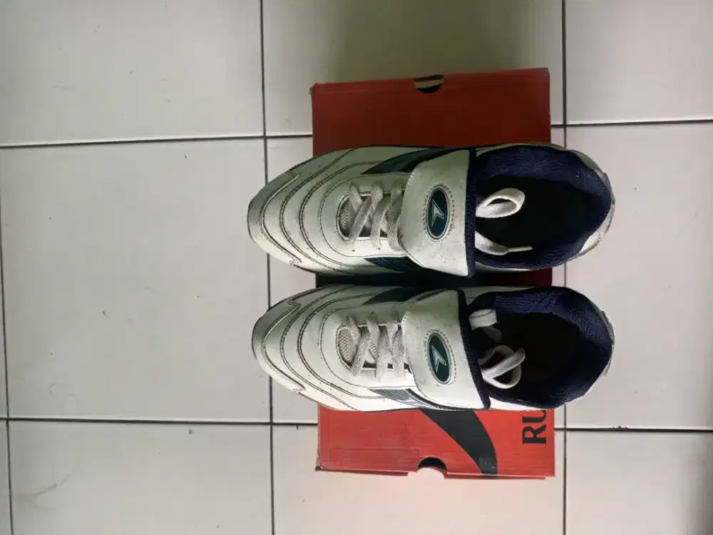 Sepatu Olahraga Second Masih Bagus Murah