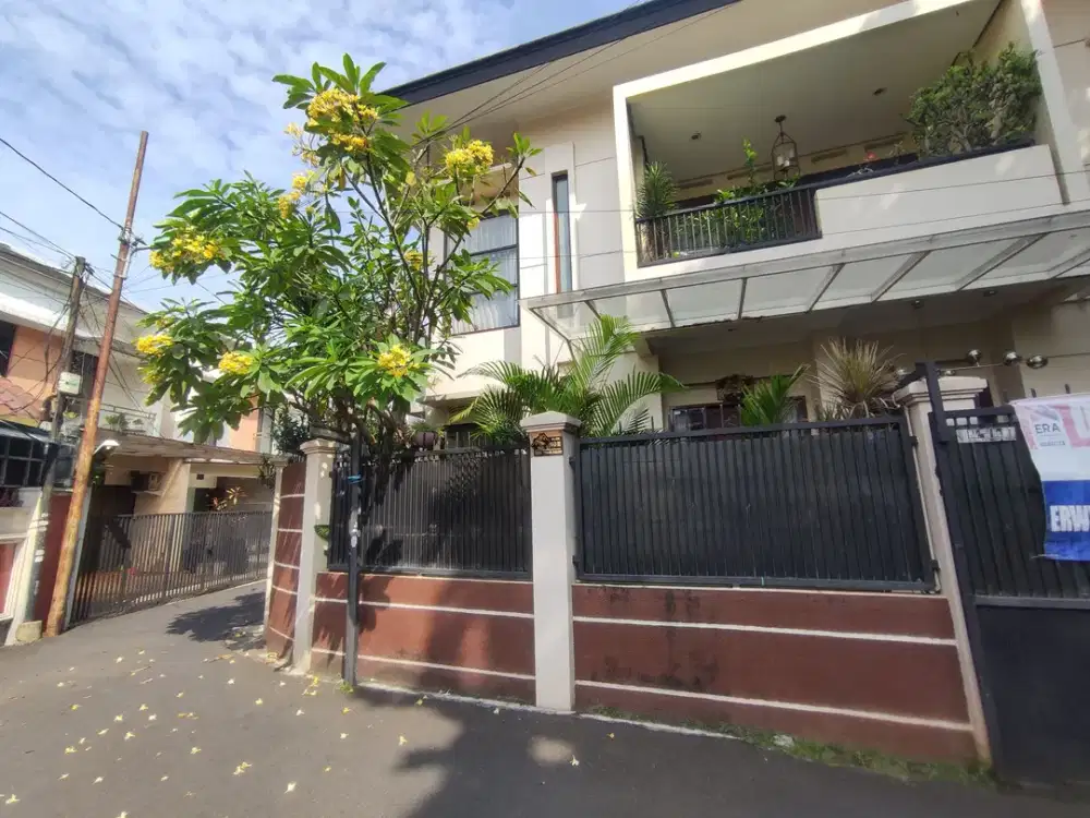 Rumah Hadap Timur LB 550 SHM 10 Menit ke Kota Kasablanka J-40769