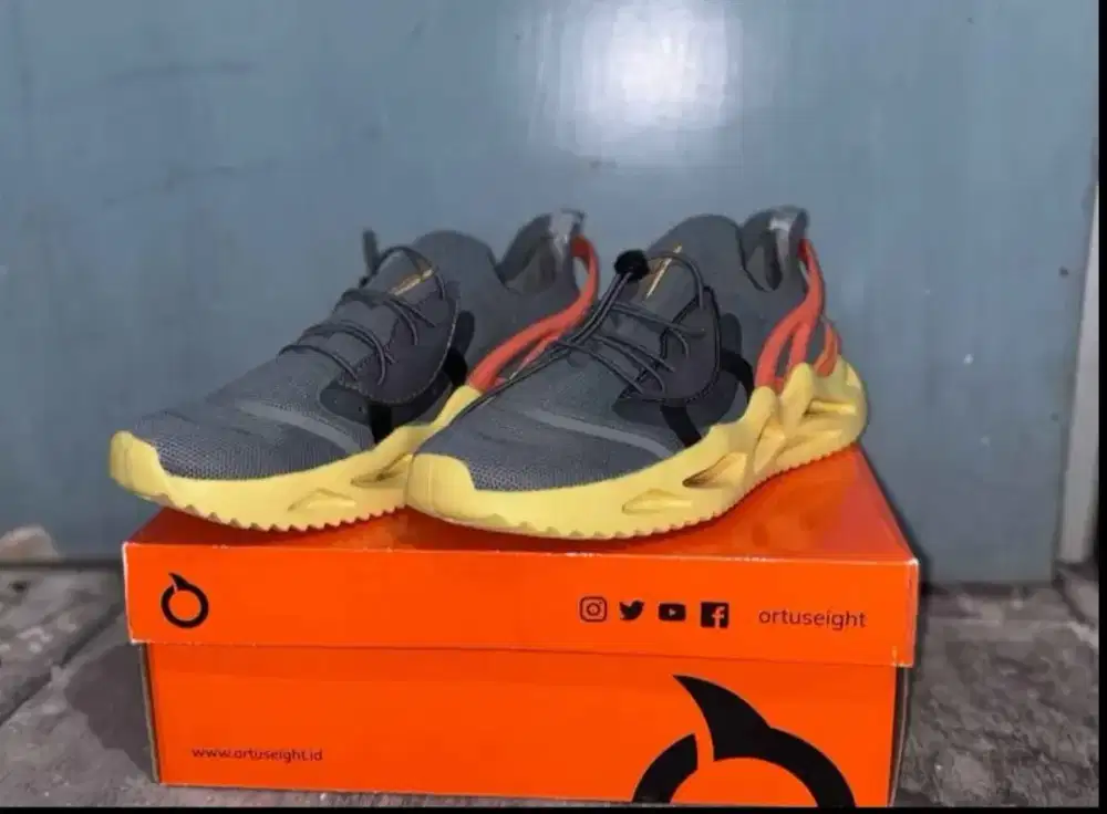 Sepatu running ORTUSSEIGHT original