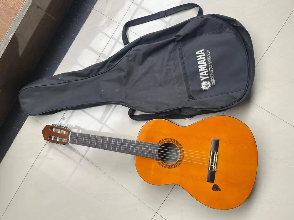 Gitar Original Yamaha CS40