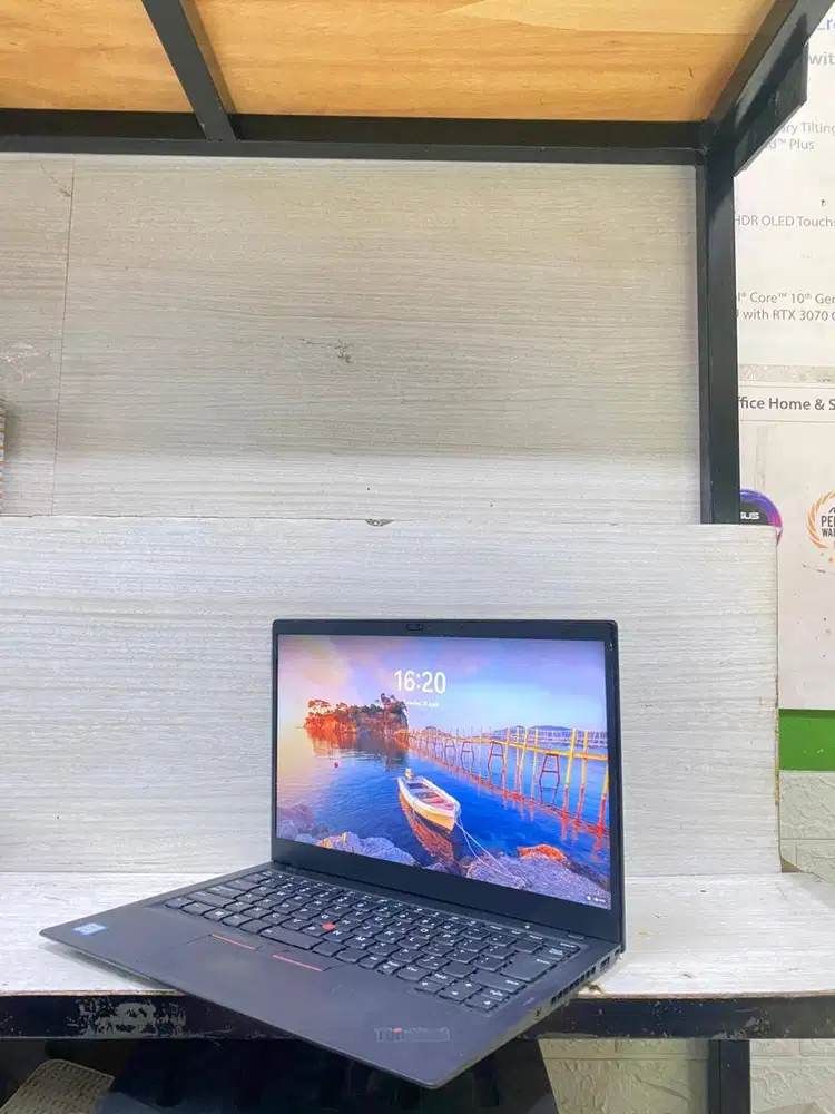 Lenovo Thinkpad X1 Carbon Intel core I5 Gen 8 Ram 8GB SSD 256GB