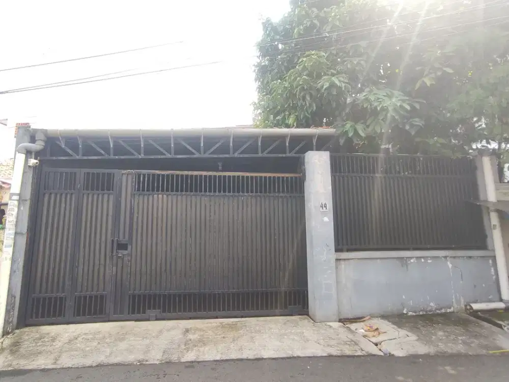 Rumah LB 200 Hadap Selatan 15 Mnt ke Senayan City Siap KPR J-51075