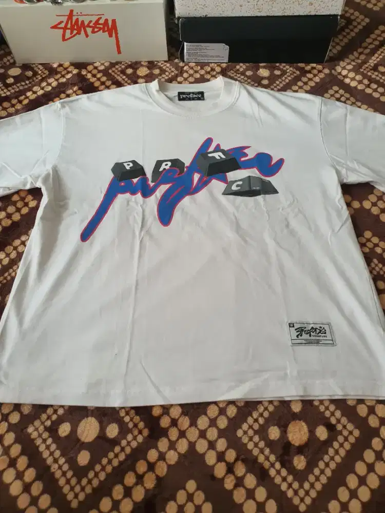 Preface Tee Size XL