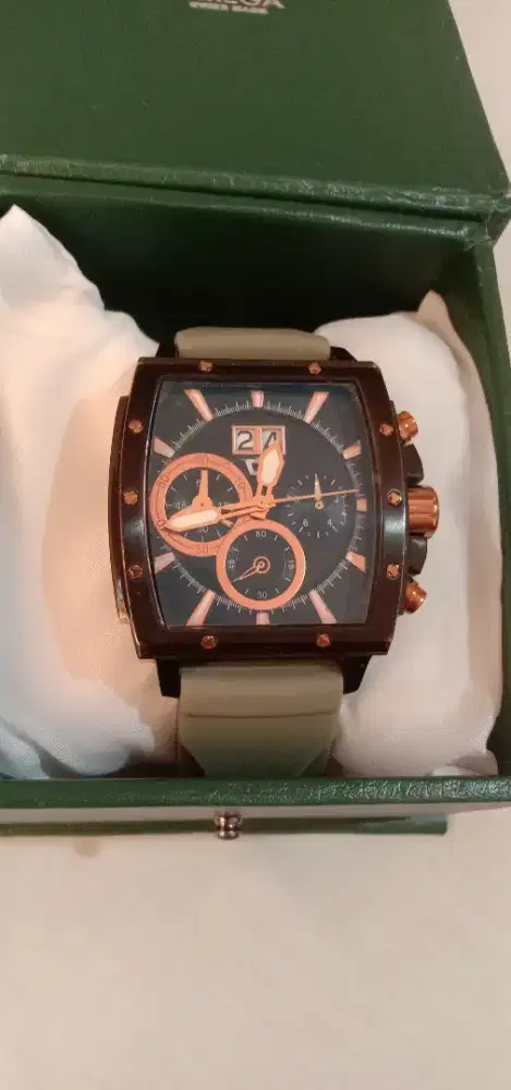 Jam tangan Christ Verra.