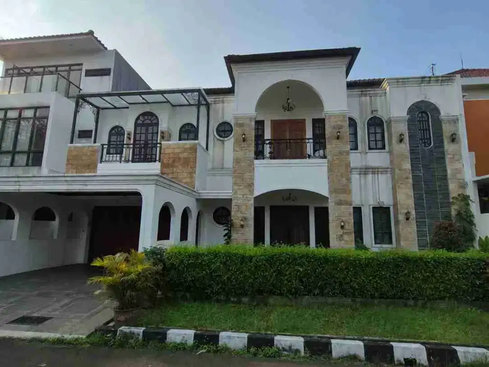 Harga Menarik - Rumah Besar Dan Elegan di Lebak Bulus, Jakarta Selatan