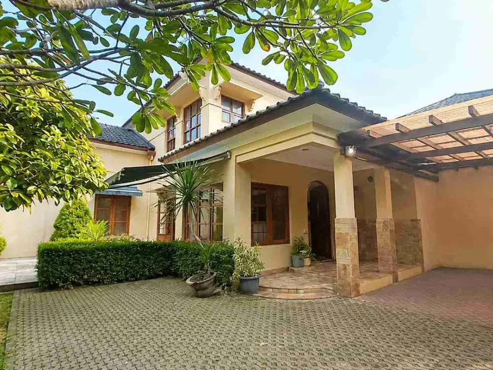 Rumah Mewah dengan Banyak Ruangan, Ideal untuk Kantor, Gudang dan Usaha di Andara, Depok
