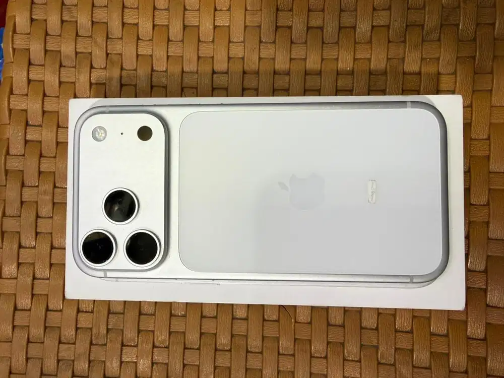 iphone 17 promax 256gb silver ibox garansi on april 2027