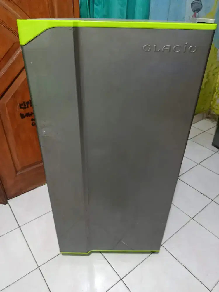 Kulkas 1 pintu merek Toshiba glacio