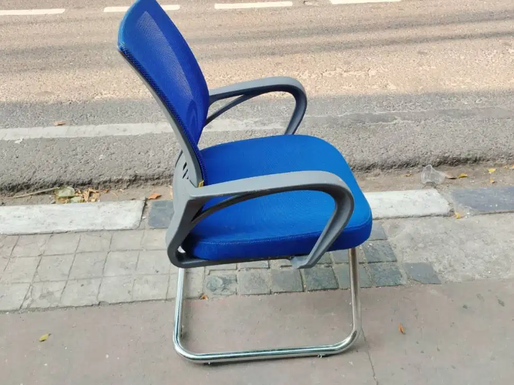 Kursi Kantor Donati