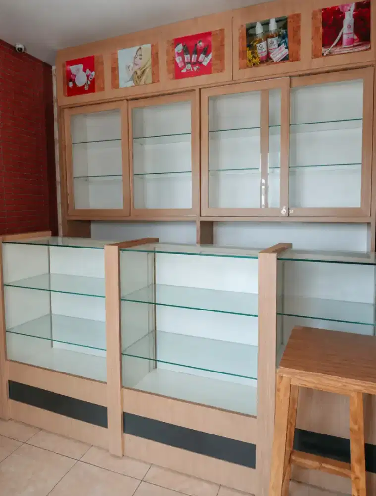 Etalase dn Lemari skincare ukuran 3 meter