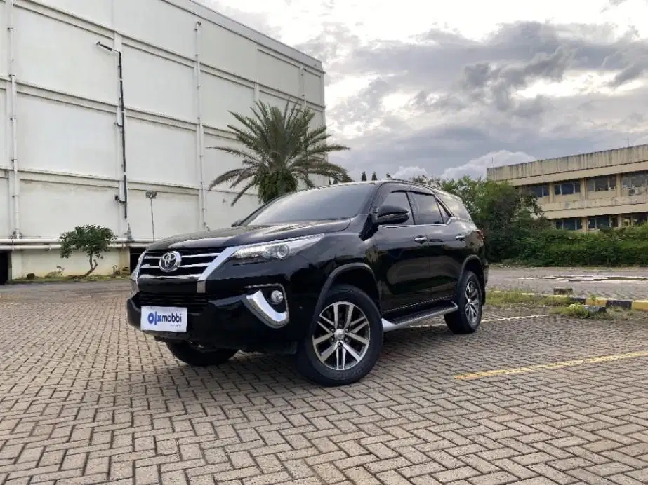 TDP 17 JT Toyota Fortuner 2.4 4x2 VRZ Solar-AT Hitam 2018
