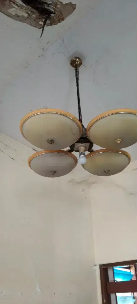 Lampu gantung bekas