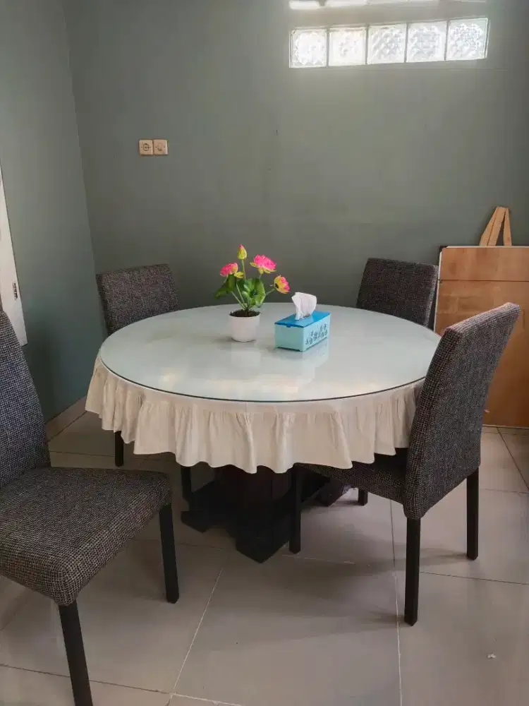 dijual meja makan 4 kursi