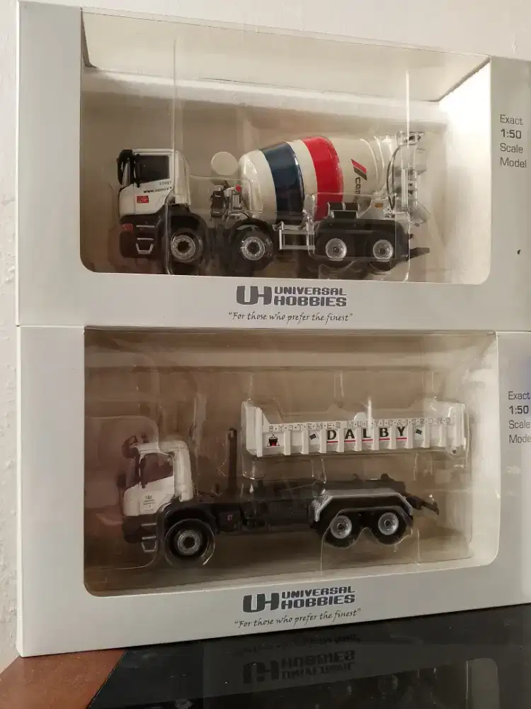 Miniatur Dump Truck dan Truk molen
