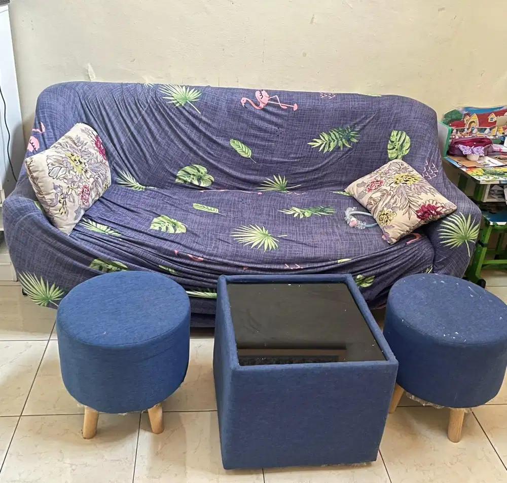 Sofa set with teapoy and 2 stools