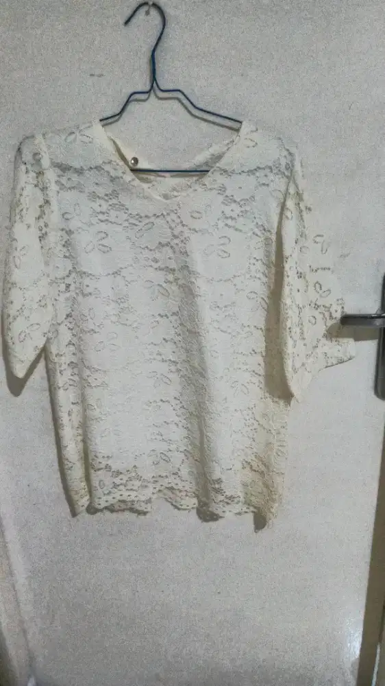 Baju renda putih