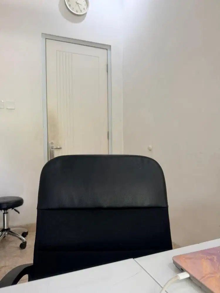 Asisten pribadi perempuan