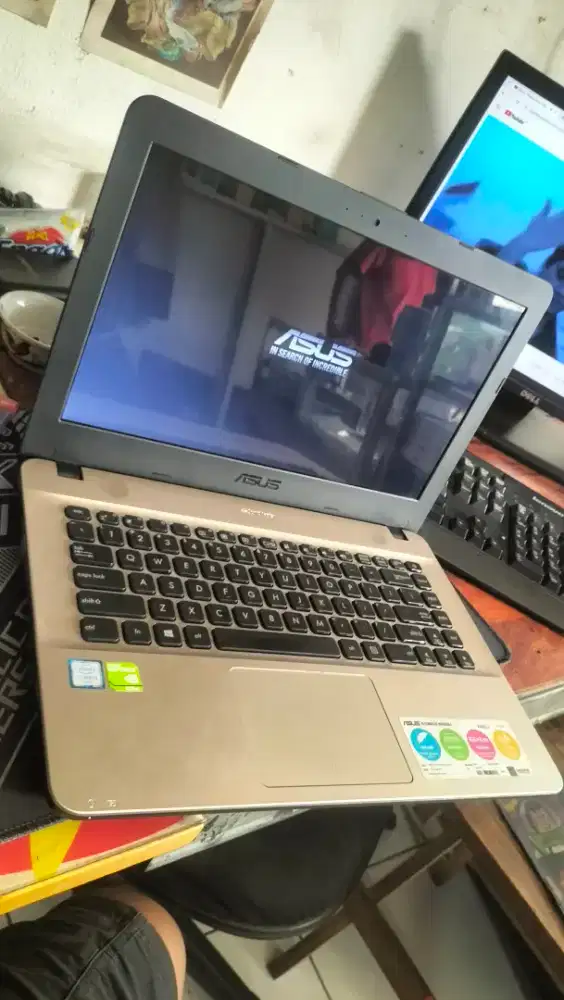 Asus x441 core i3 gen 6 dual VGA ddr4 SSD Samsung Evo 500gb