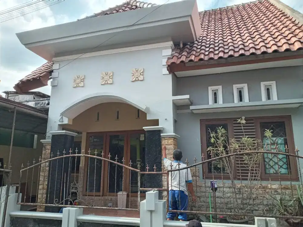 Disewakan Rumah Strategis dekat Mall Pakuwon
